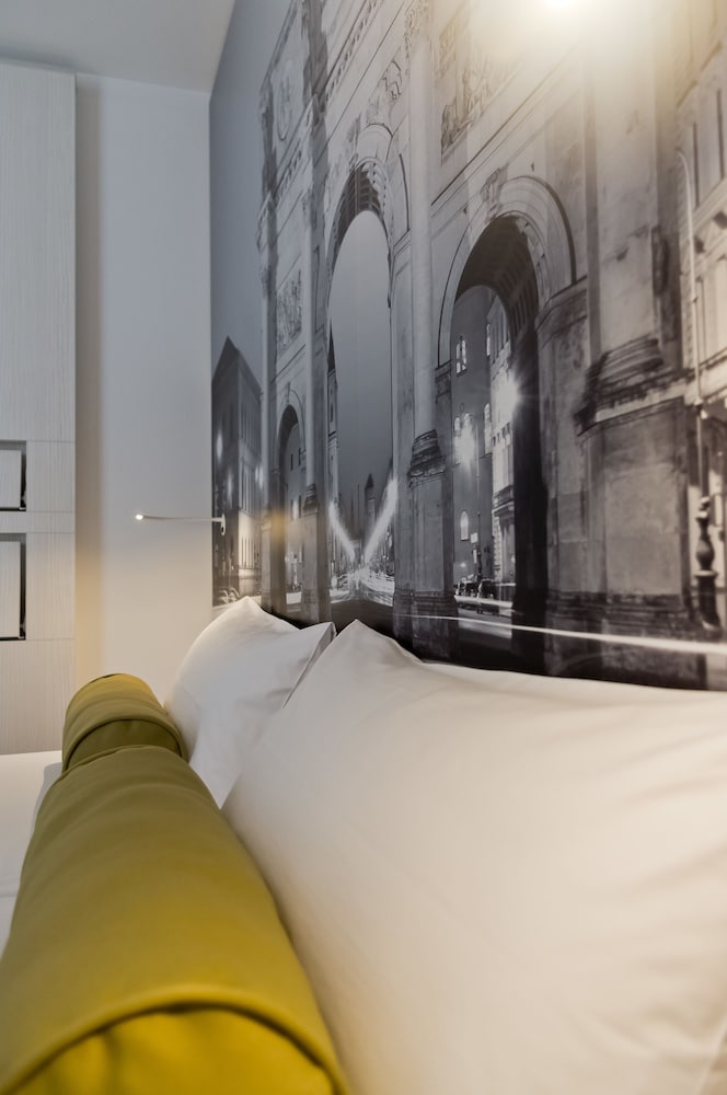 Premier Inn München City West 8/15