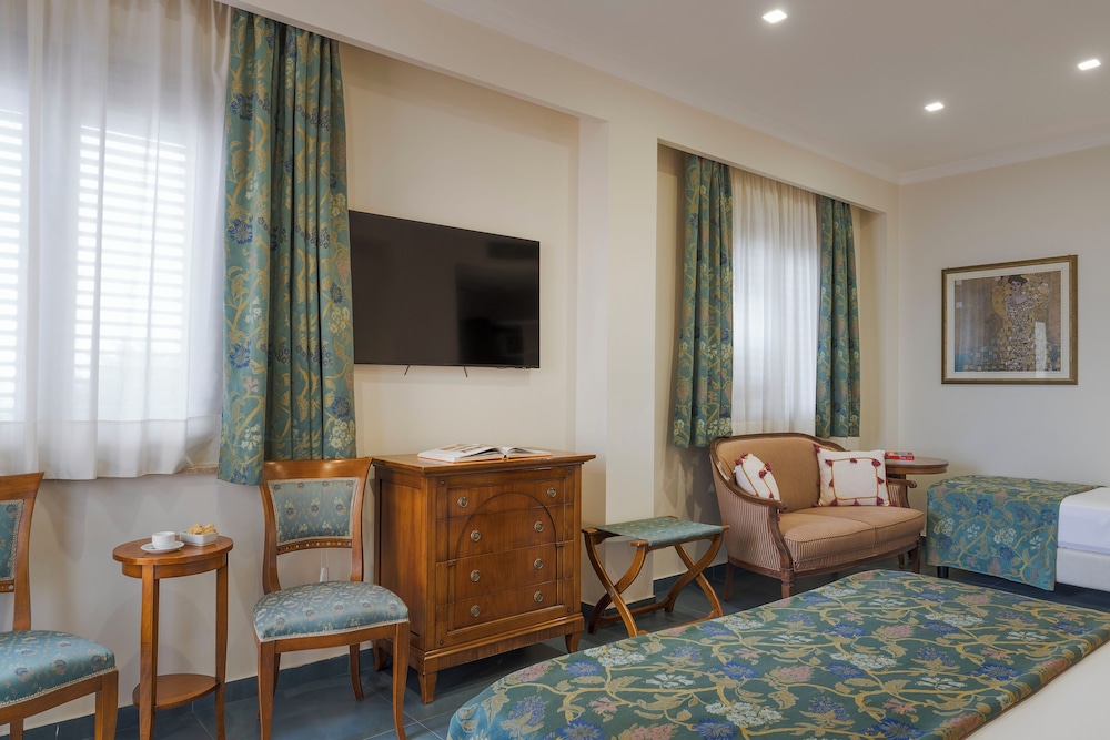 Hotel Sirius 48/74