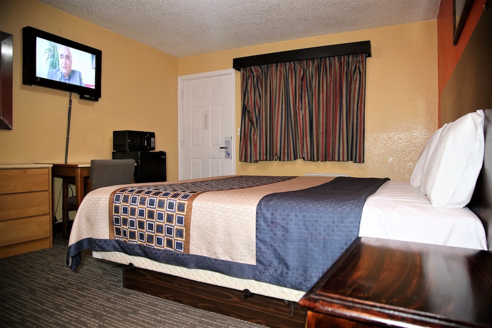 4 Star Motel 21/35