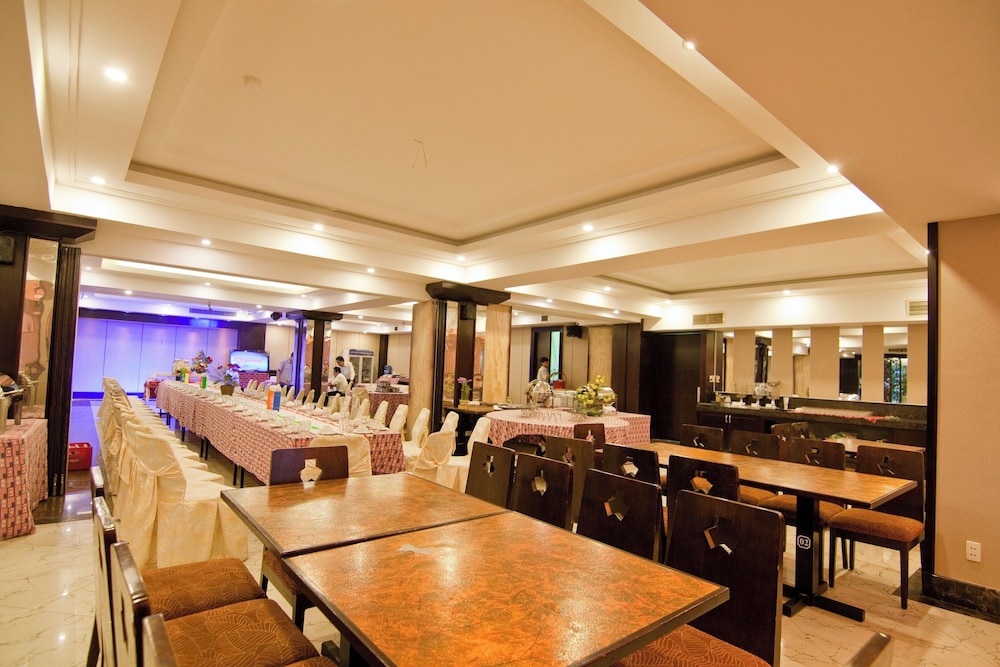 restaurant cafeteria