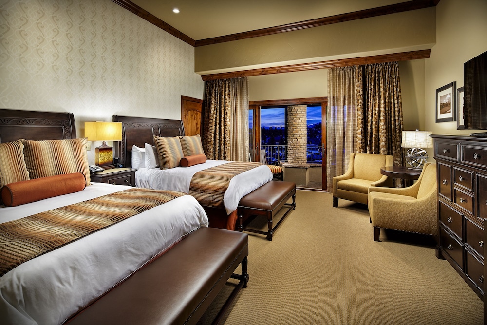 STANDARD, 2 QUEEN BEDS