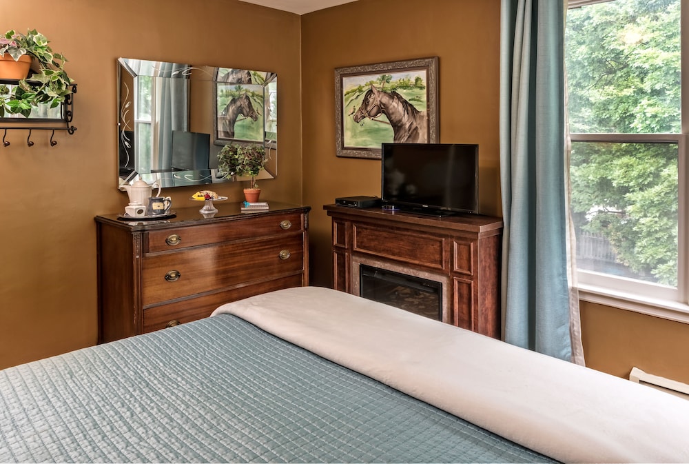Silver Heart Inn and Cottages 9/70