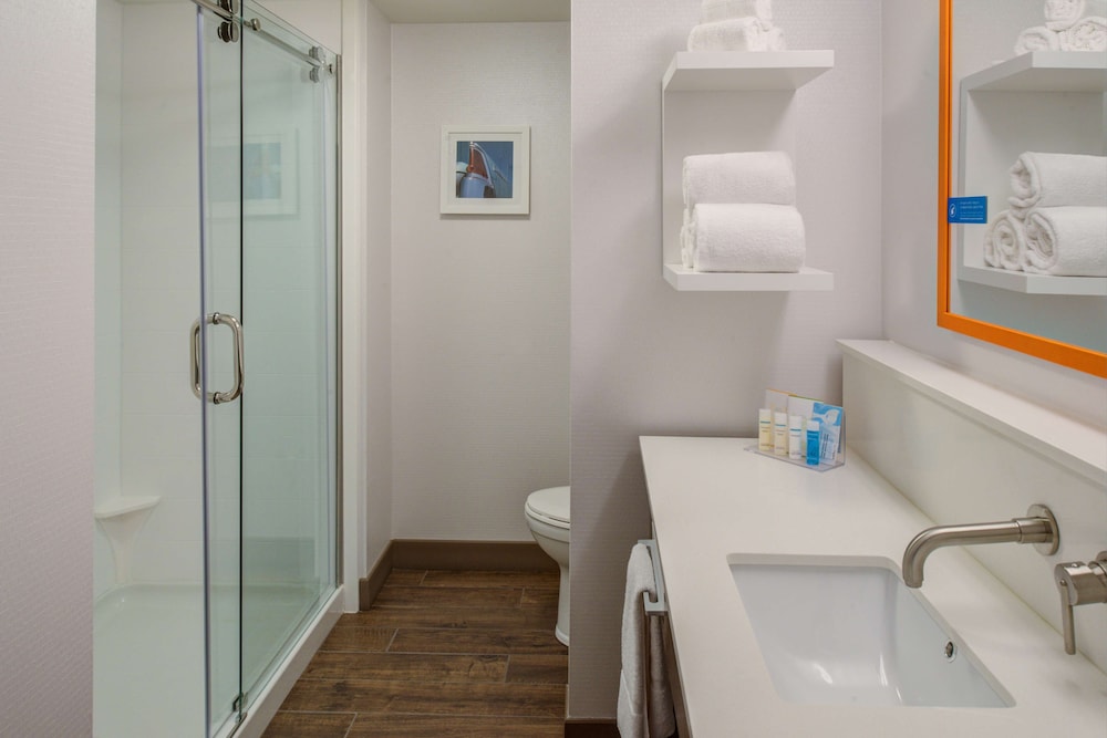 Hampton Inn & Suites Wixom 12/61