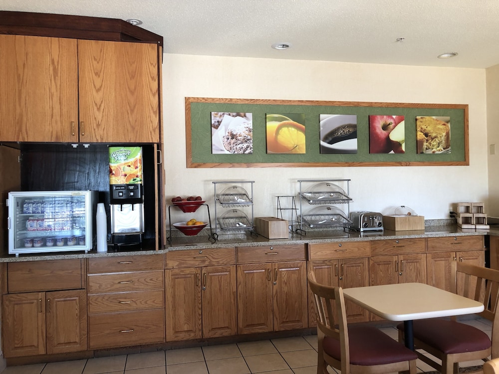 Best Western Worlds Of Fun Inn & Suites 33/41
