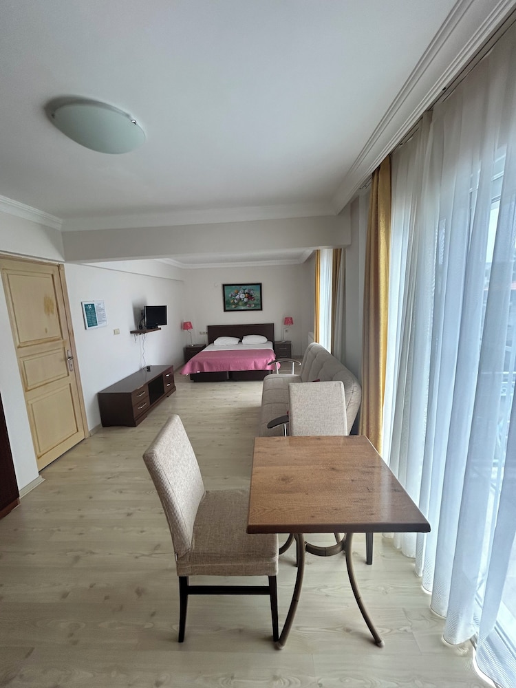 Melaike Otel 58/72