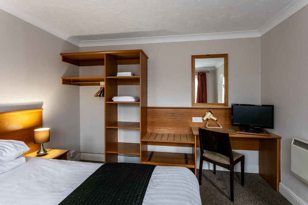 Roydon Marina Village Hotel 6/49