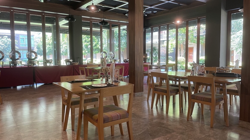 La Isla Pranburi Beach Resort 30/50