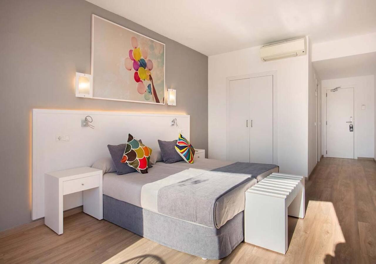 Room, Double or Twin Bed, Lateral Side Sea View