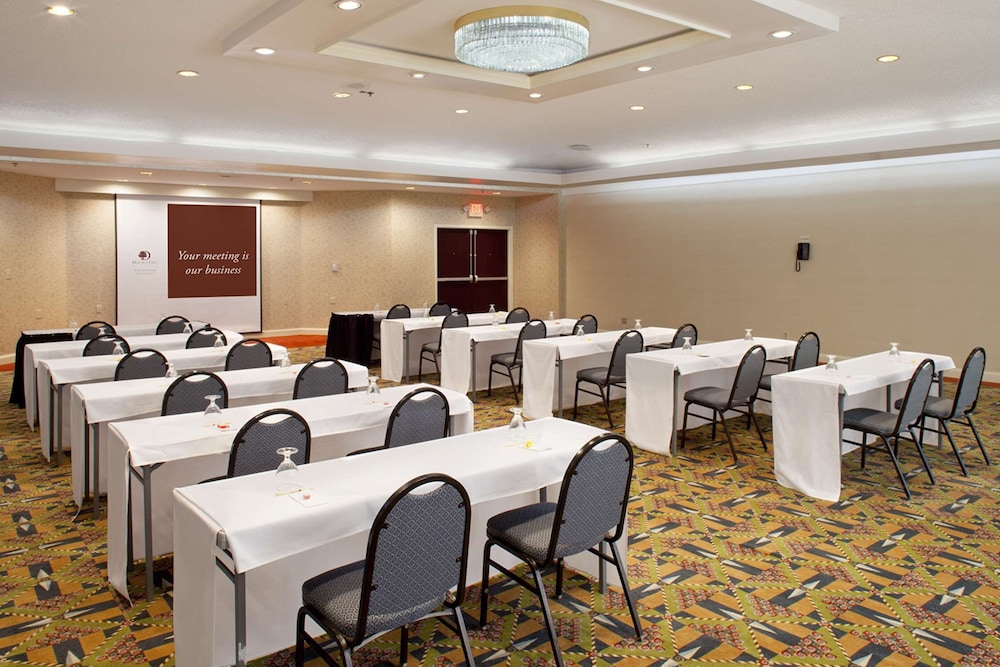 Doubletree By Hilton Fayetteville 40/43