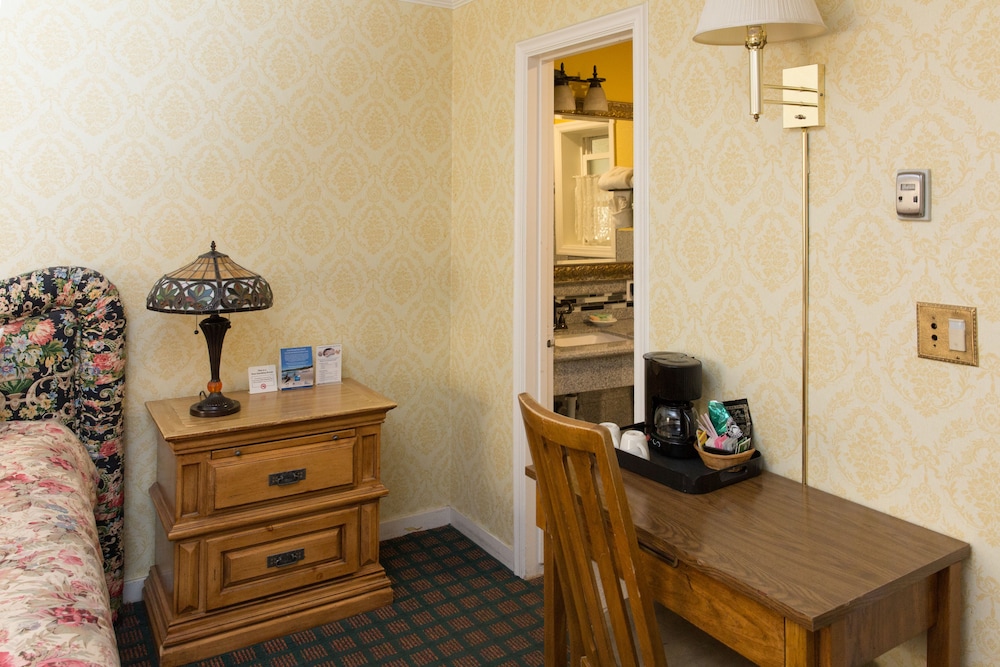 Carmel Inn And Suites 9/34