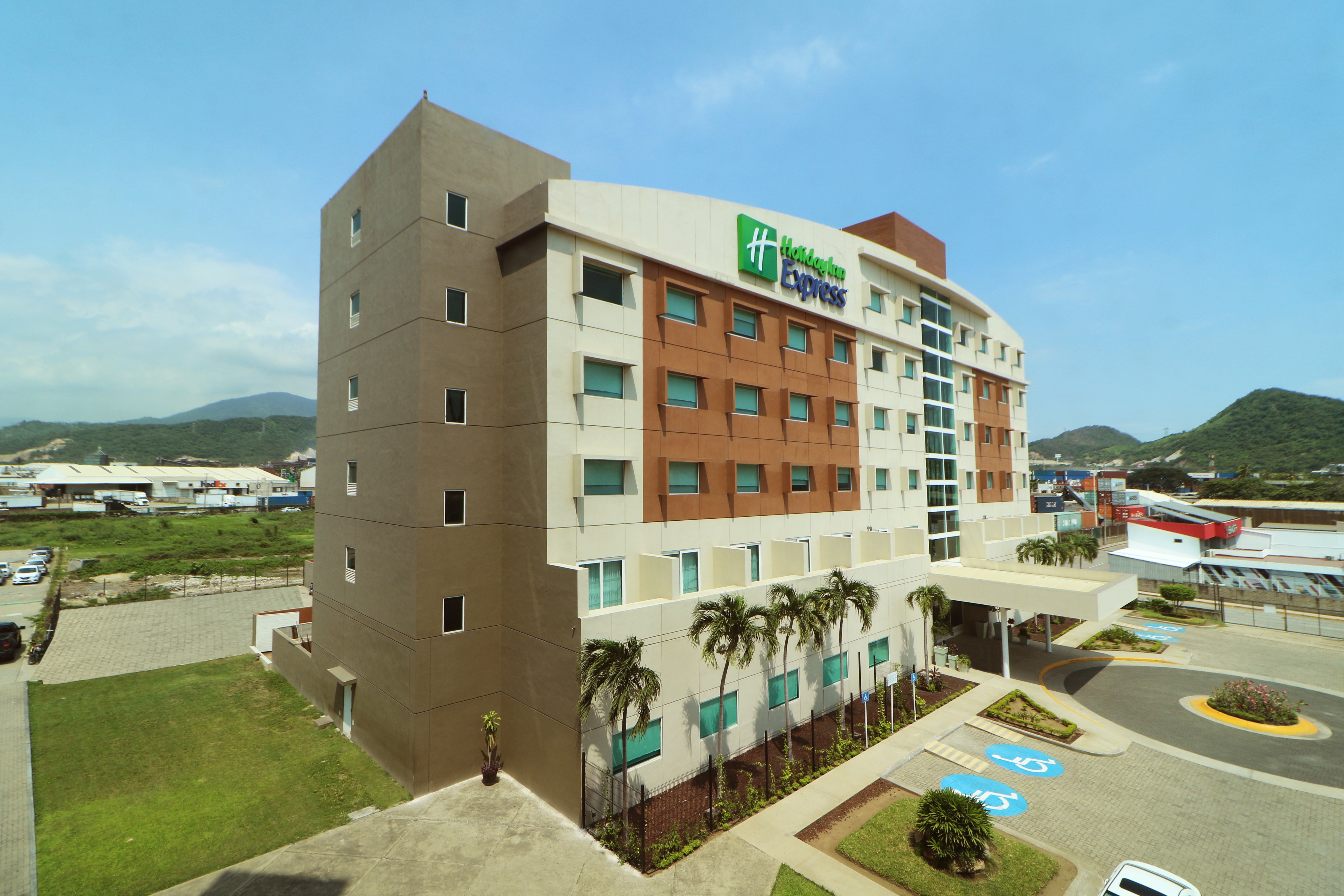 Holiday Inn Express Manzanillo 2/50