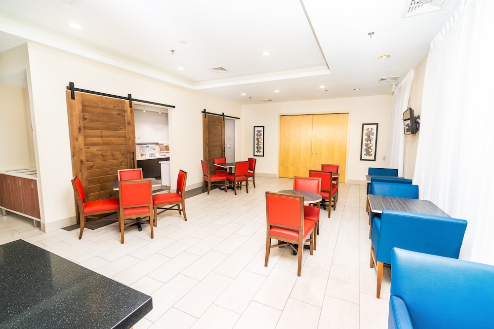 Holiday Inn Express & Suites Las Vegas SW Spring Valley, an IHG Hotel 38/55