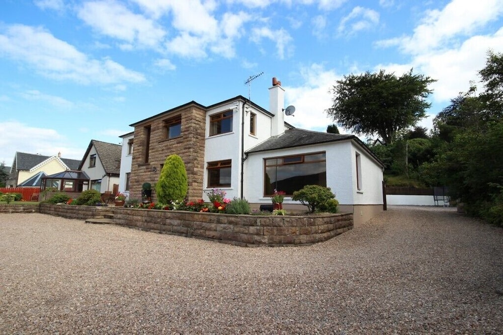 Westcourt Guest House 64/72