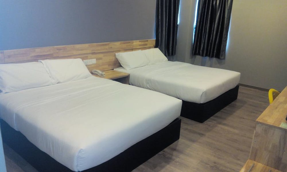 Hotel Suria 18 9/24