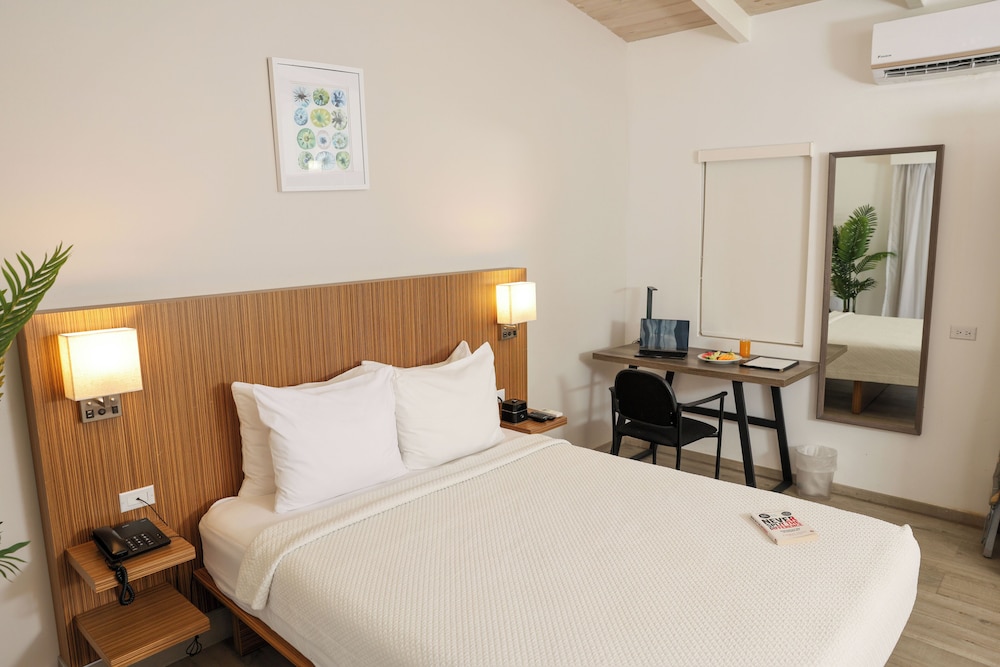 TRADE WINDS HOTEL 15/69