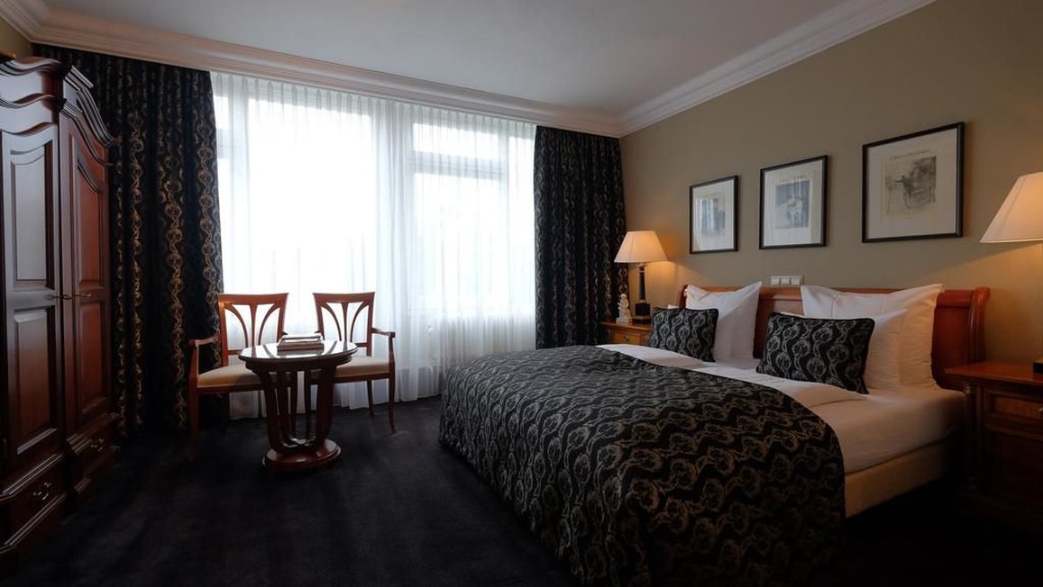 DELUXE, TWIN BEDS
