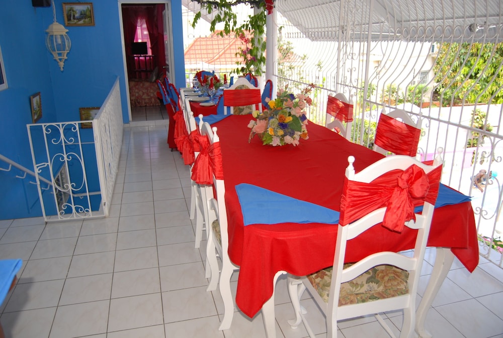 Pinkhibiscus Guest House 49/50