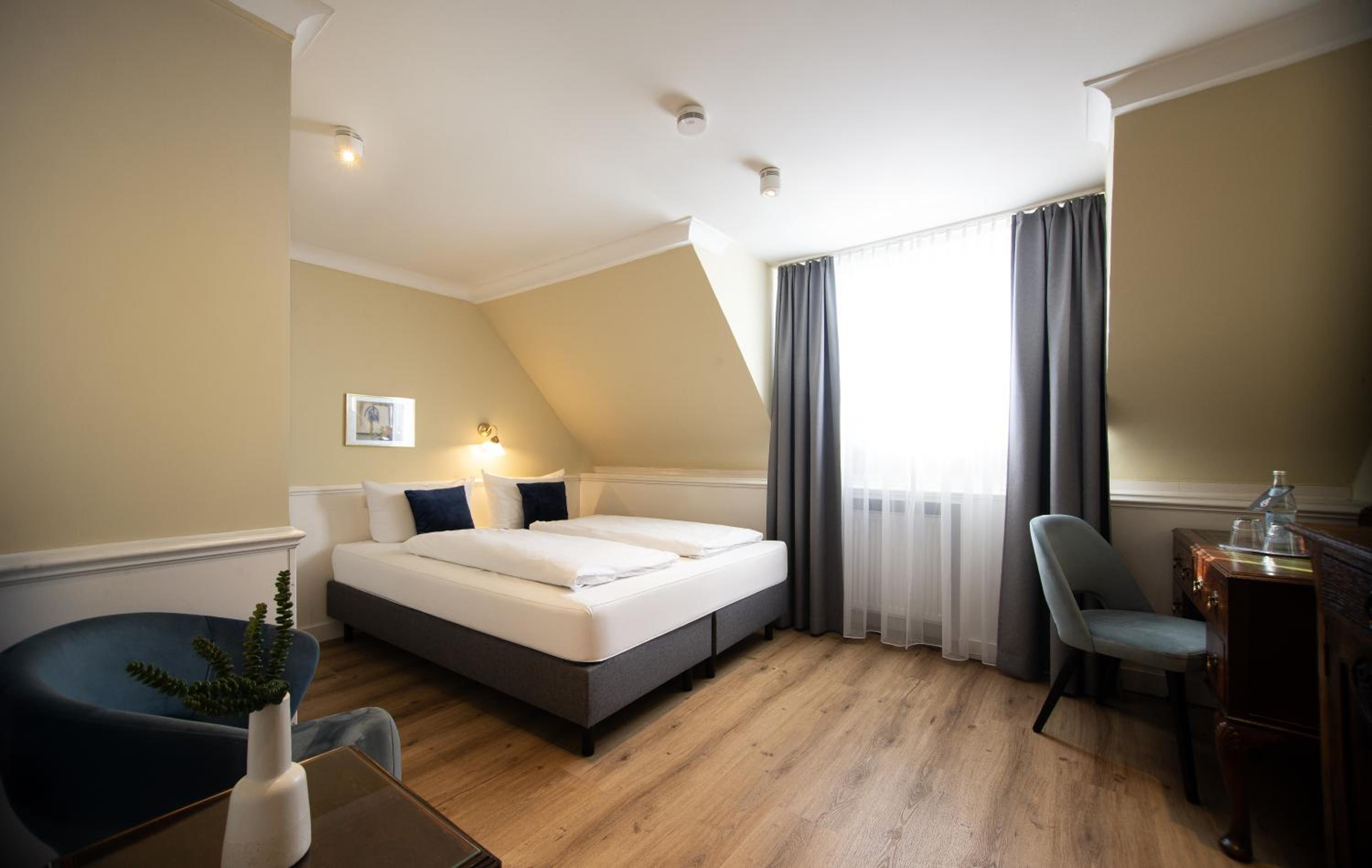 Standard, King Bed, Attic