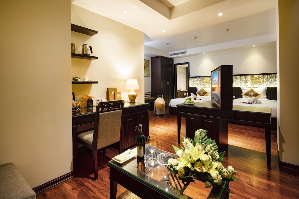 Thanh Lich Royal Boutique Hotel 56/69