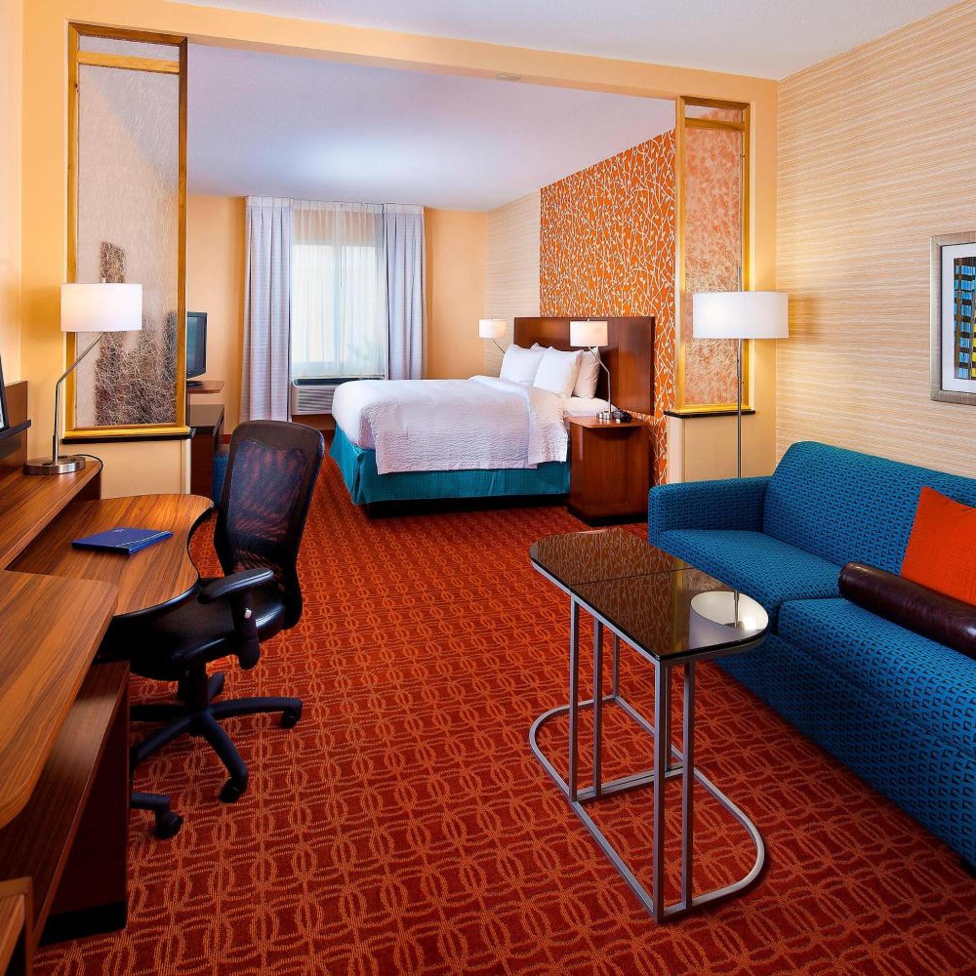 Suite, King Bed, Sofa, Bathtub, Accessible