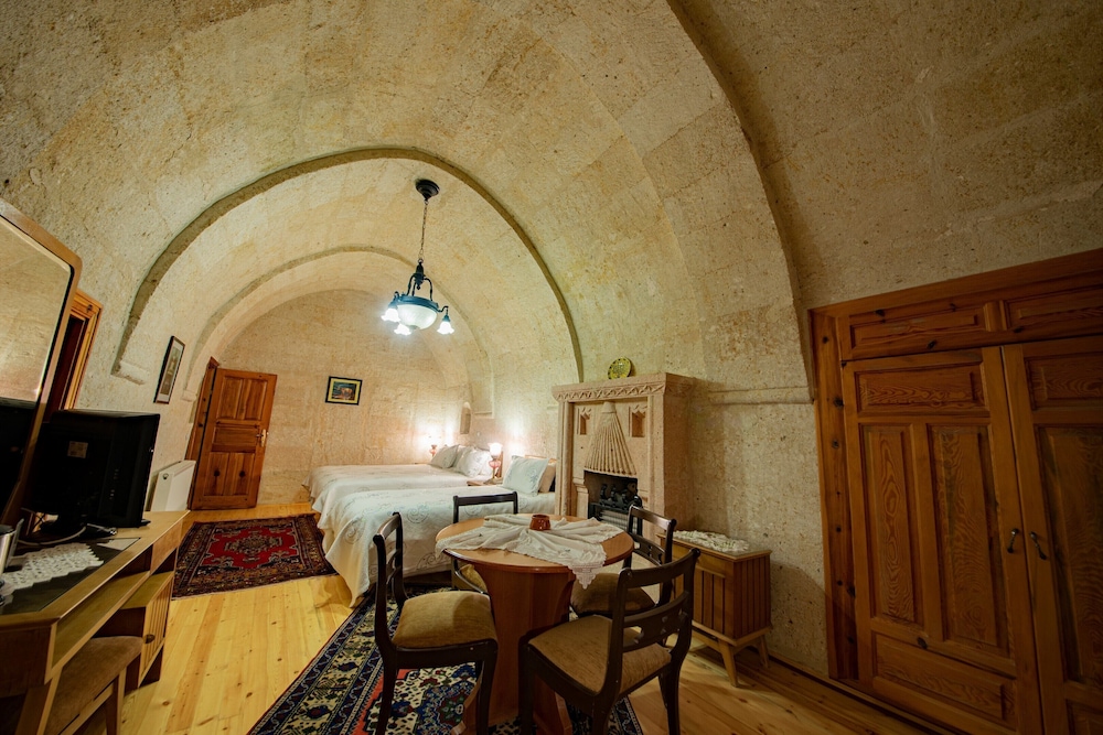 Upper Greek House 26/38