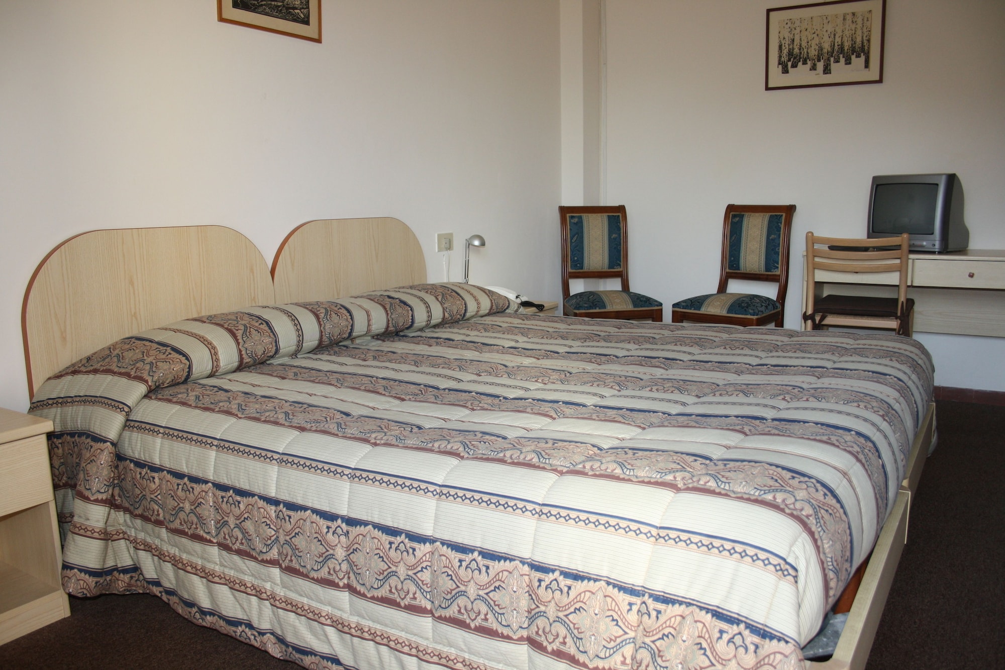 ROOM, SINGLE