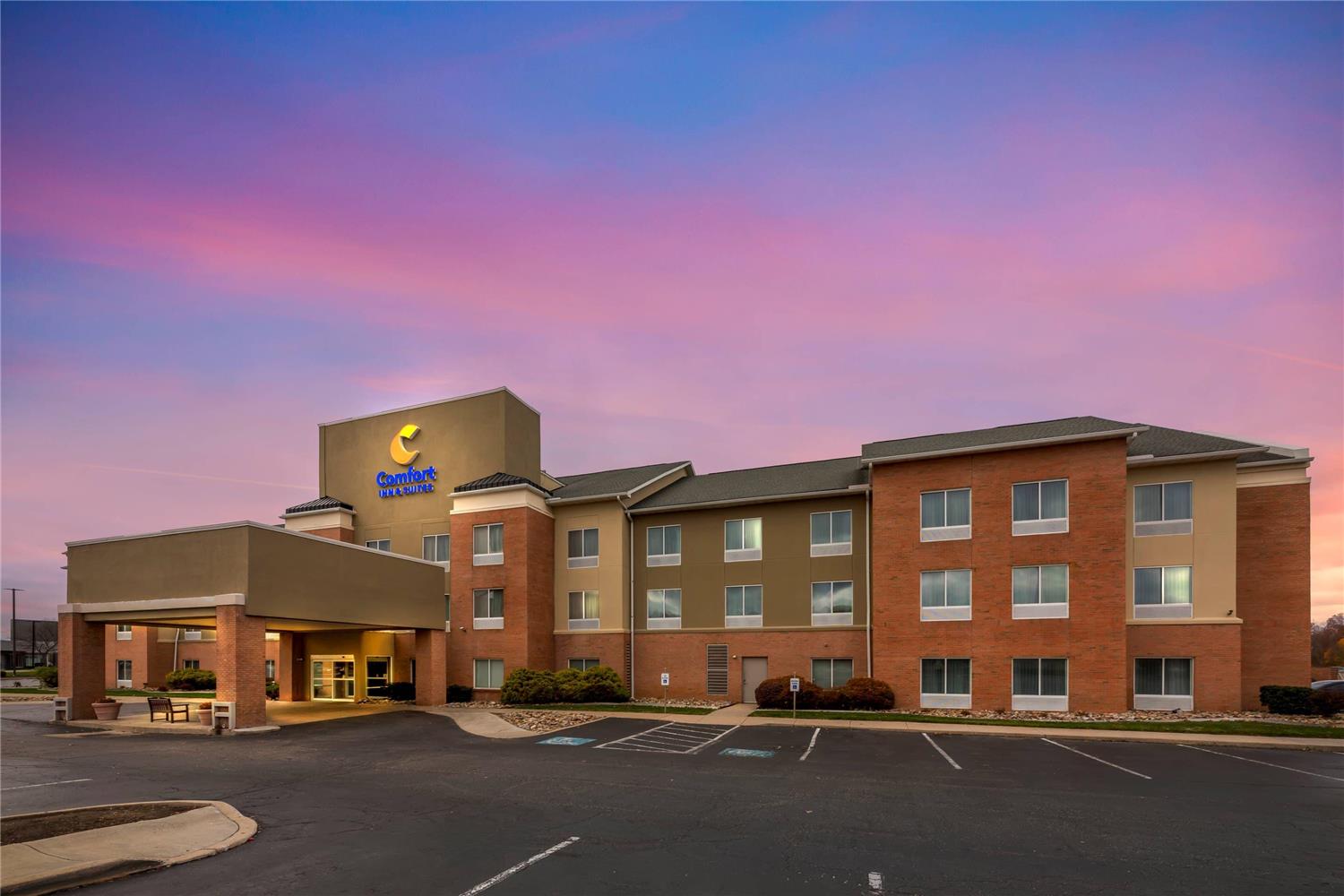 Comfort Inn and Suites Akron South 2/39
