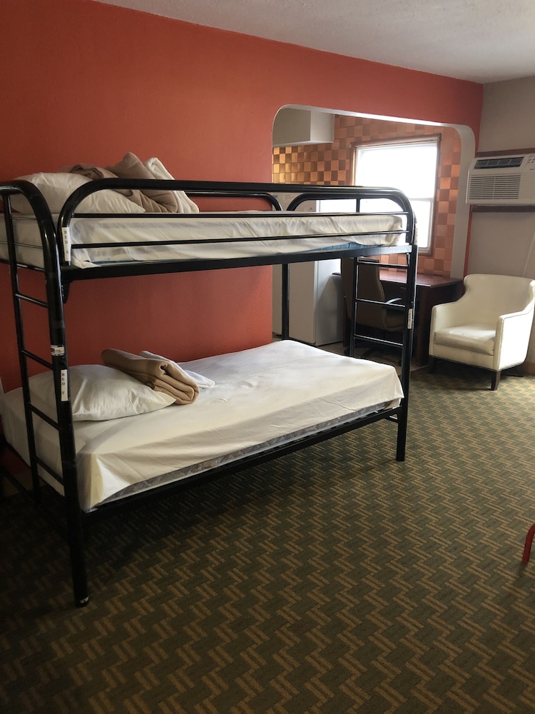 Downtown Value Inn 14/37
