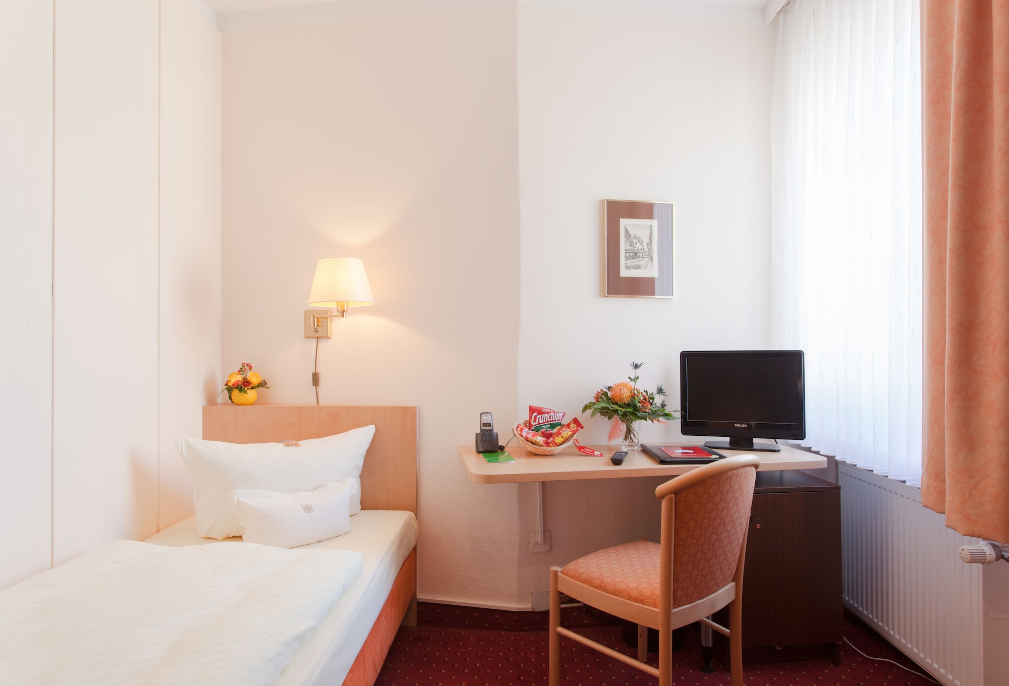 ROOM, SINGLE