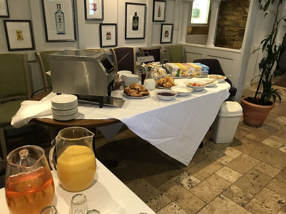 Deddington Arms 26/34