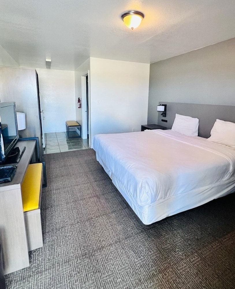 OYO Garden Inn and Suites Pearsall I-35 East 4/21