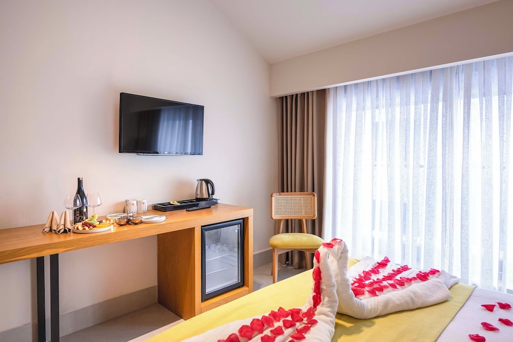 Lei Hotel 12/30