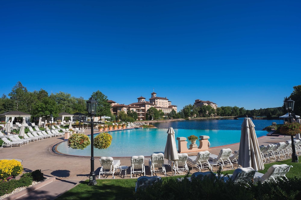 THE BROADMOOR 61/73