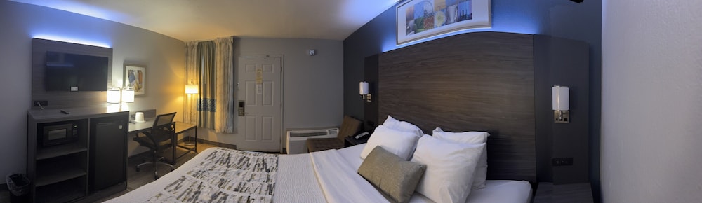 ROOM, KING BED
