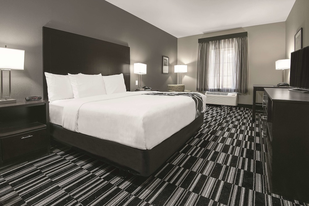 La Quinta Inn & Suites by Wyndham Fort Worth West - I-30 12/32