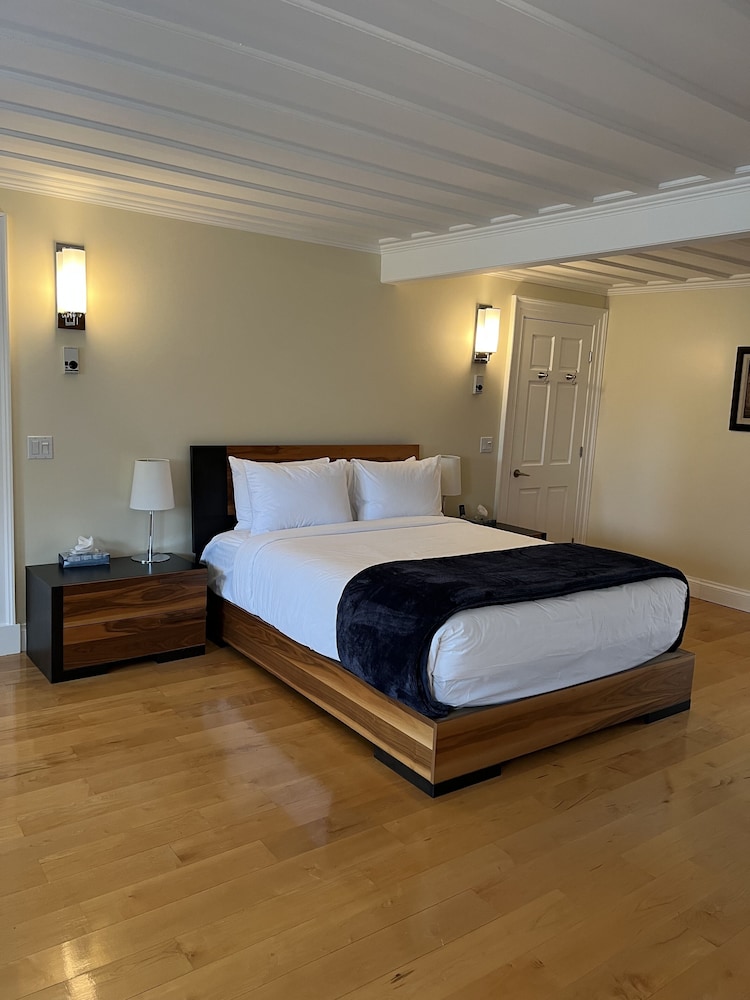 Acadia Hotel 11/39