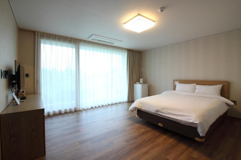 Suave Hotel 10/30