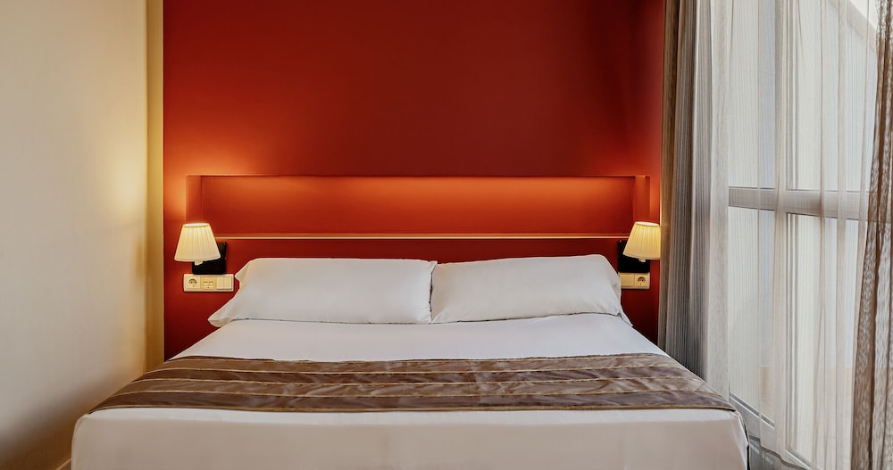 DELUXE, DOUBLE BED, JETTED TUB
