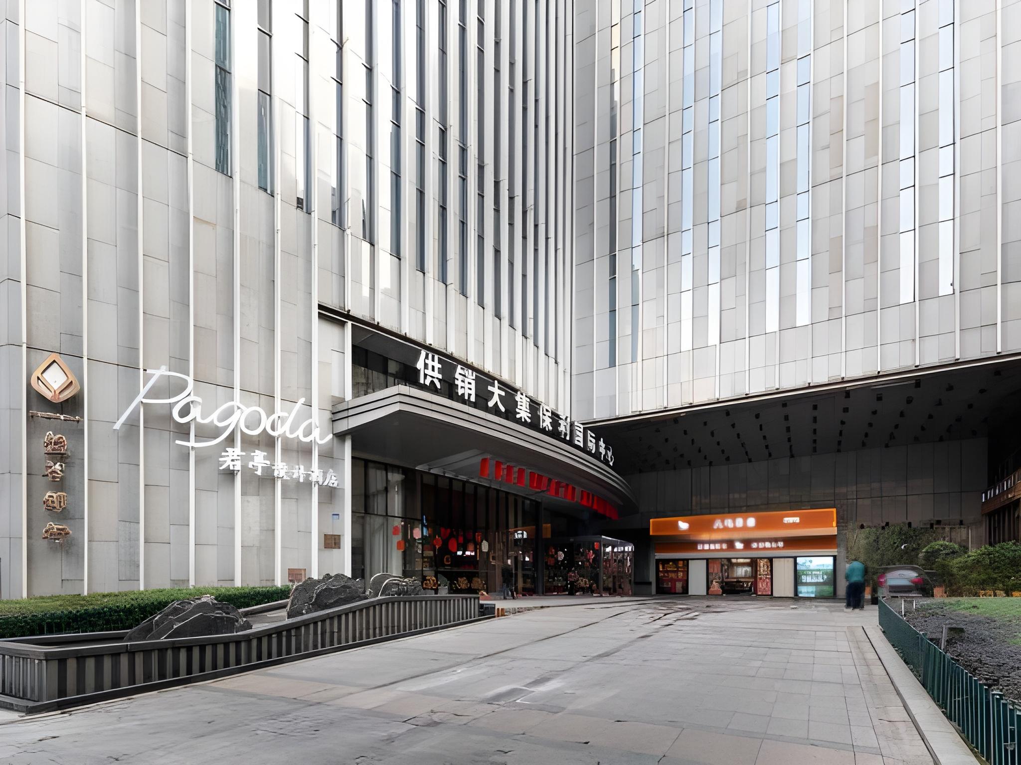 Pagoda Hotel Chongqing Jiefangbei Hongya Cave Raffles store 72/74