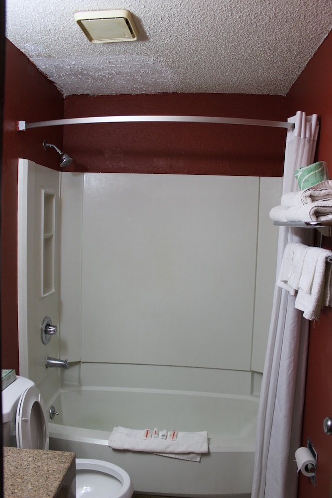 Super 8 By Wyndham Kalamazoo 12/12