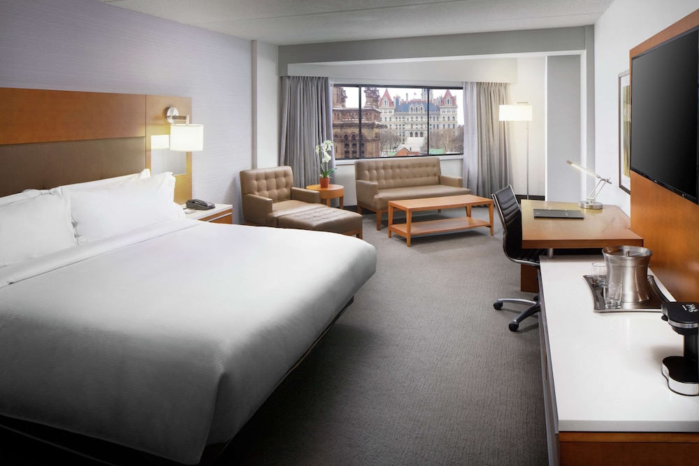 Hilton Albany 41/80
