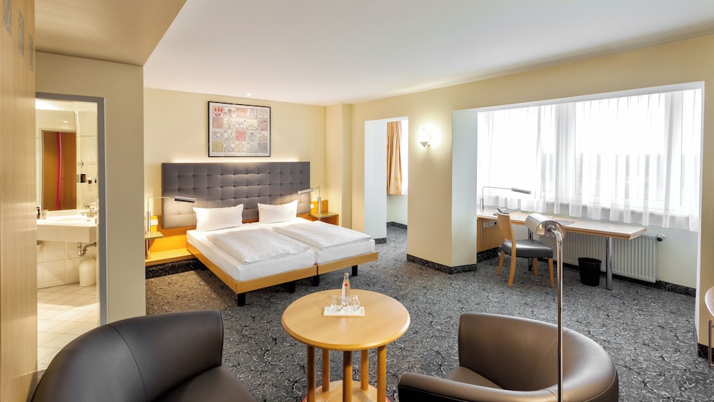 DELUXE, DOUBLE BED