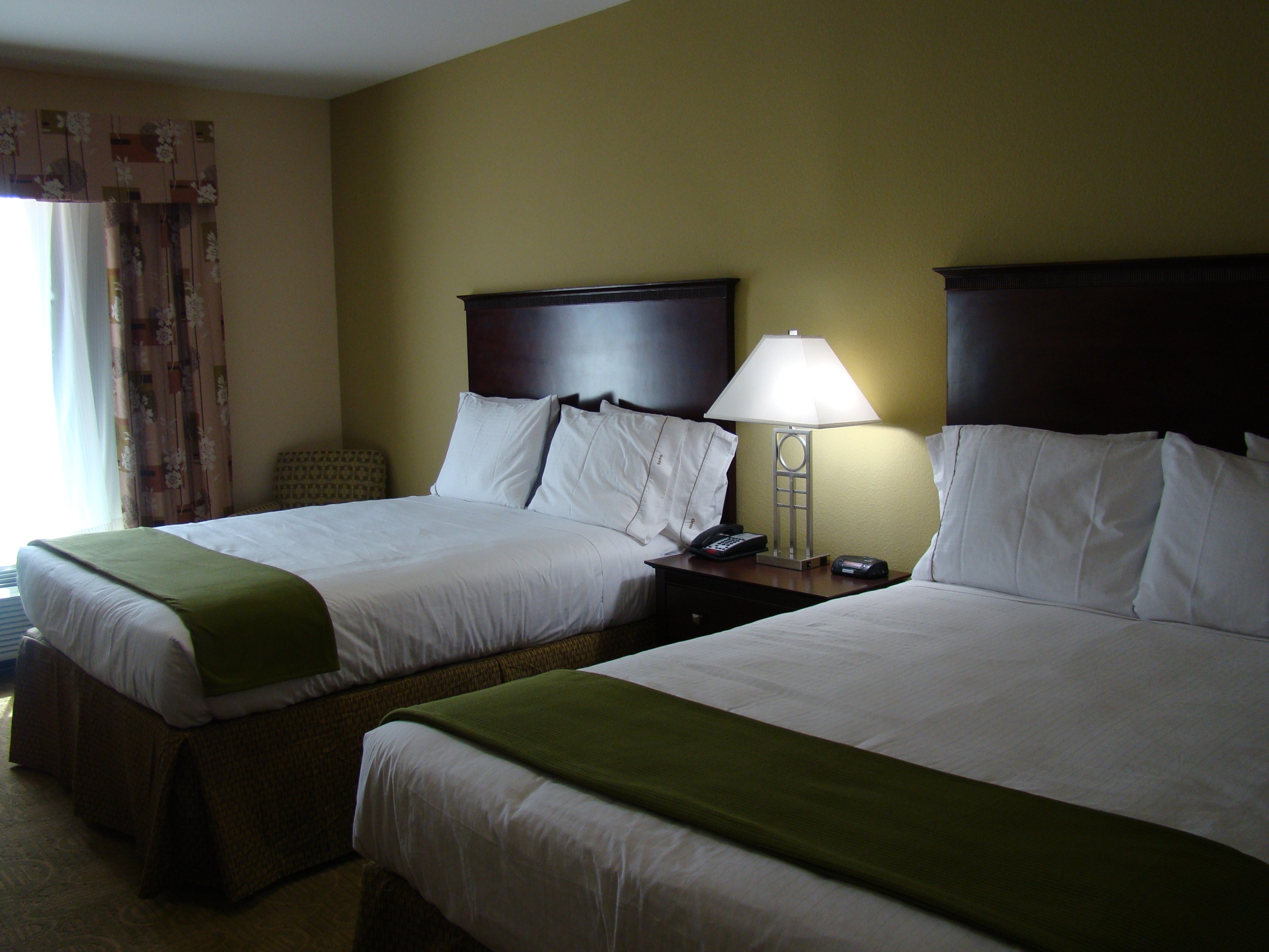 Holiday Inn Express Suites Brownfield 16/54