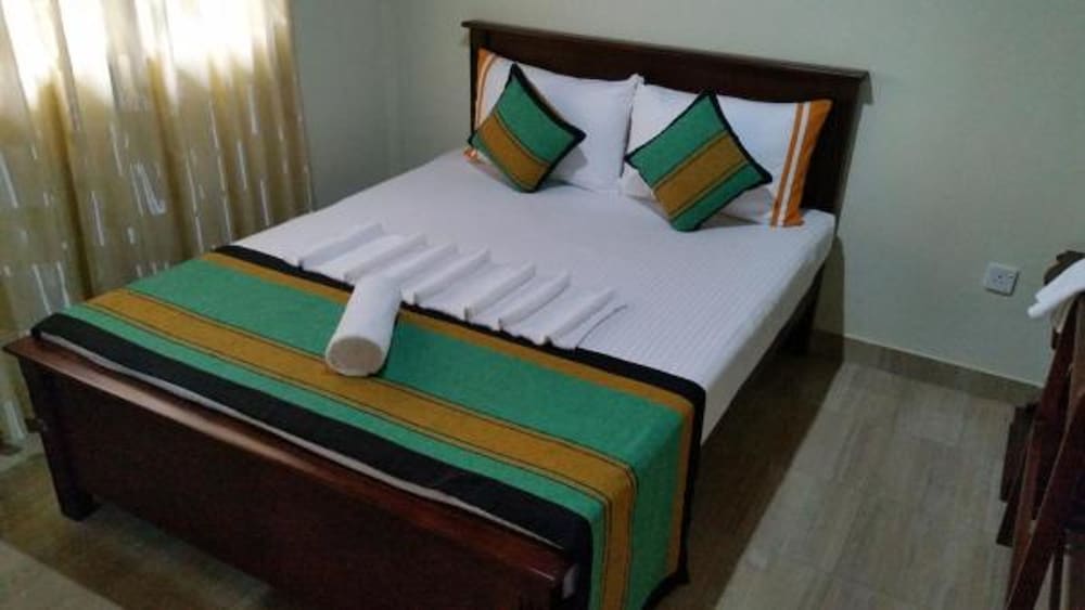 ROOM, DOUBLE BED