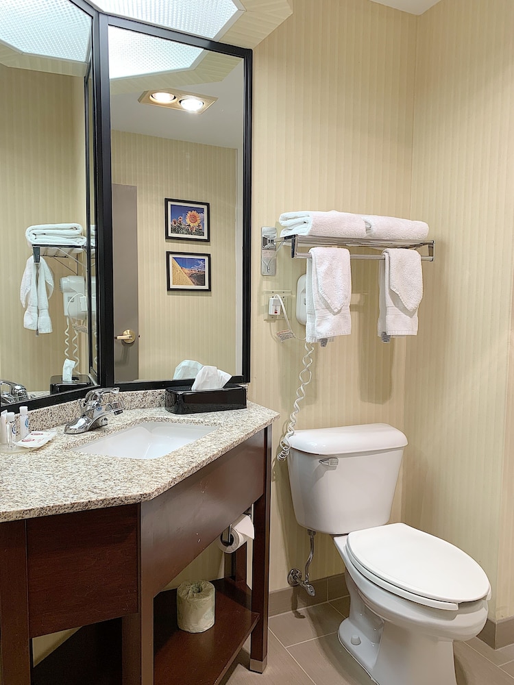 Comfort Inn & Suites Warsaw near US-30 13/44