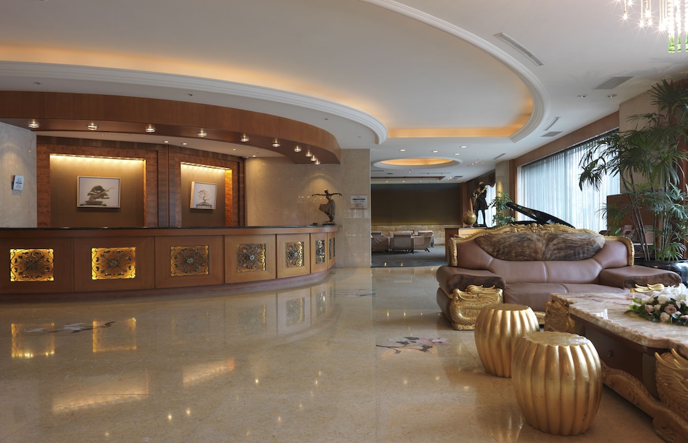 Monarch Plaza Hotel 8/47
