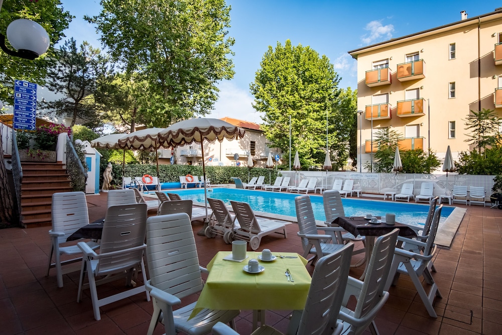 Hotel Villa Dei Fiori 46/56