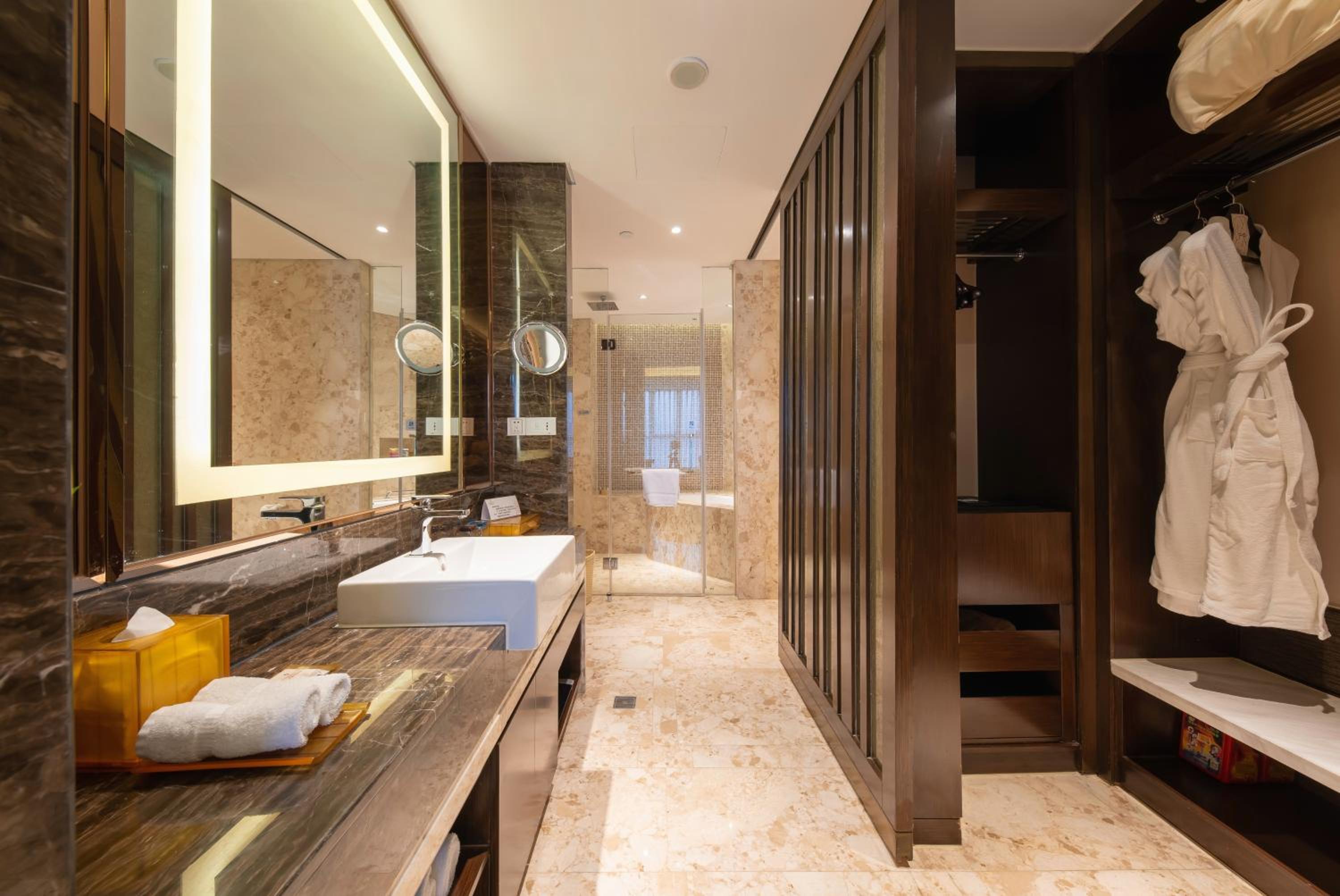 غرفة تنفيذية بسرير كينج وسرير كوين بإطلالة على النهر، Yiwu Shangcheng Hotel 4/5