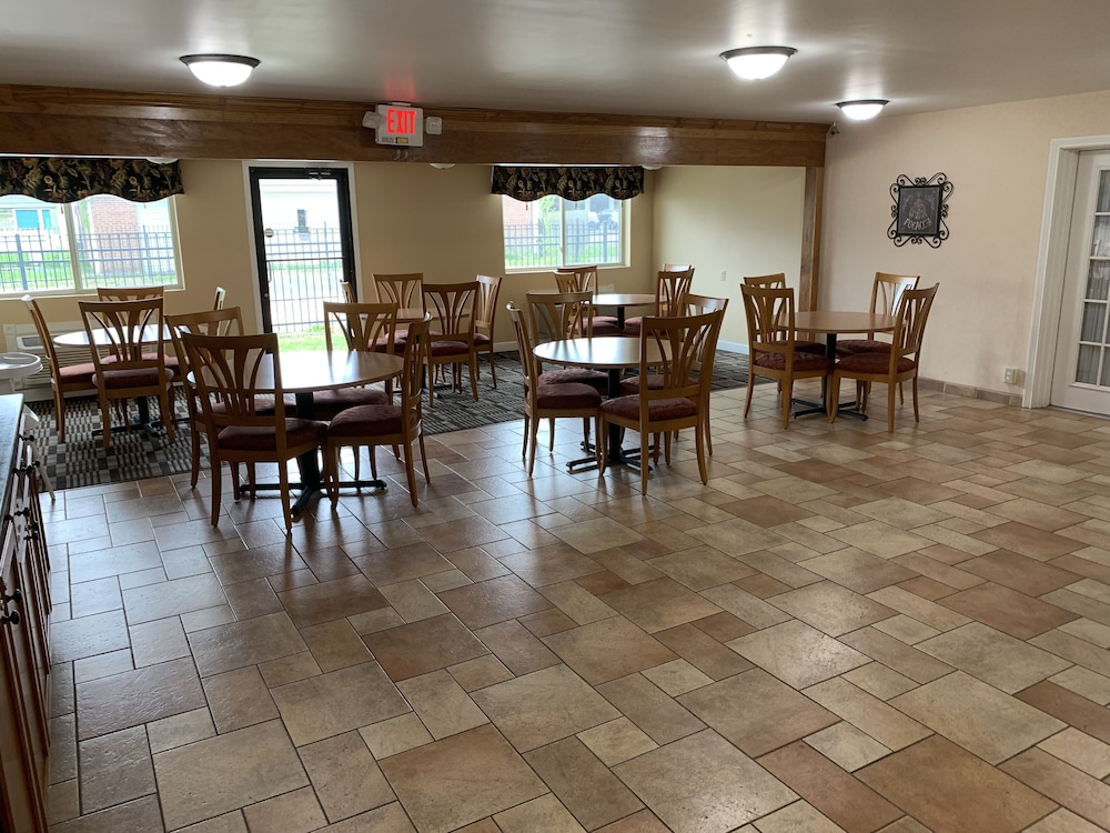 Days Inn by Wyndham Columbus IN 36/37