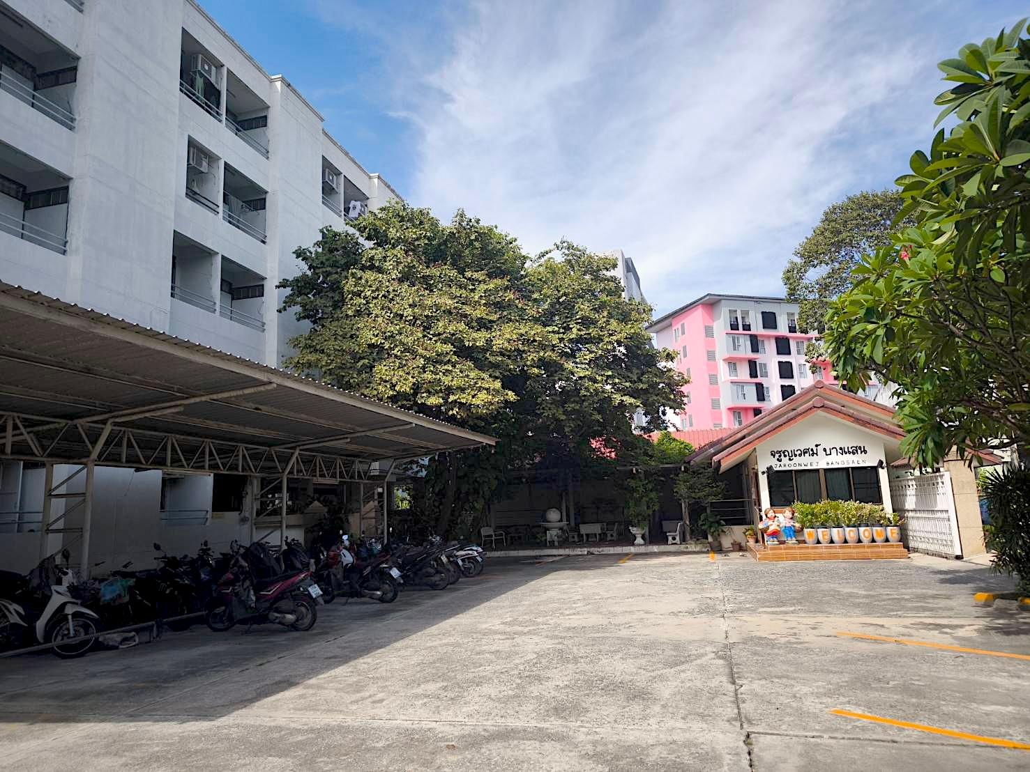 Jaroonwej Bangsaen 20/24